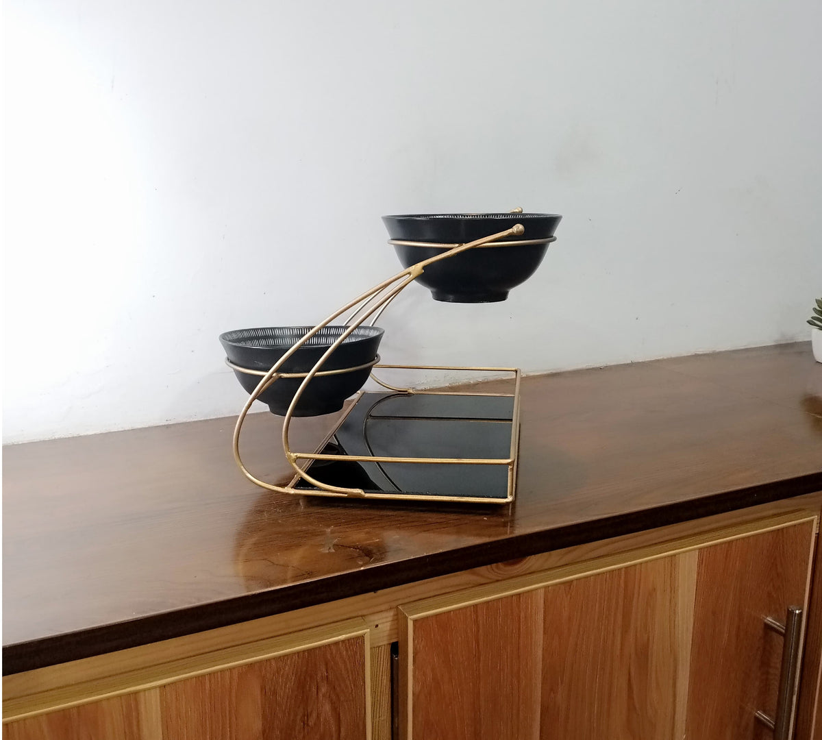 Luxury 2-Bowl & Tray Gold Serving Stand – Elegant Metal Rack with Glass Bowls for Snacks & Dry Fruits